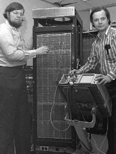 L-R Tom Knight and Richard Greenblatt with a LISP machine
